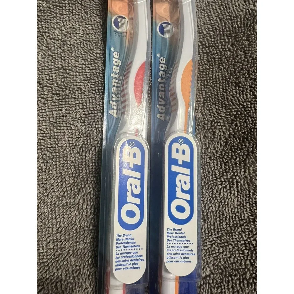 NEW!‎ ORAL-B ADVANTAGE TOOTHBRUSH (SOFT) *2002*